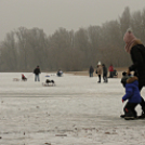 Korcsolyázás a szabadstrandnál