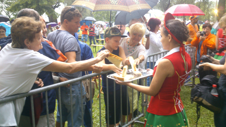 Sziget esőben és tűzvirágokban