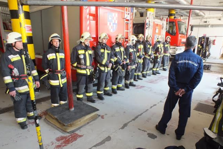 Szemle a laktanyában