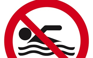 TILOS fürödni a szabadstrandon!