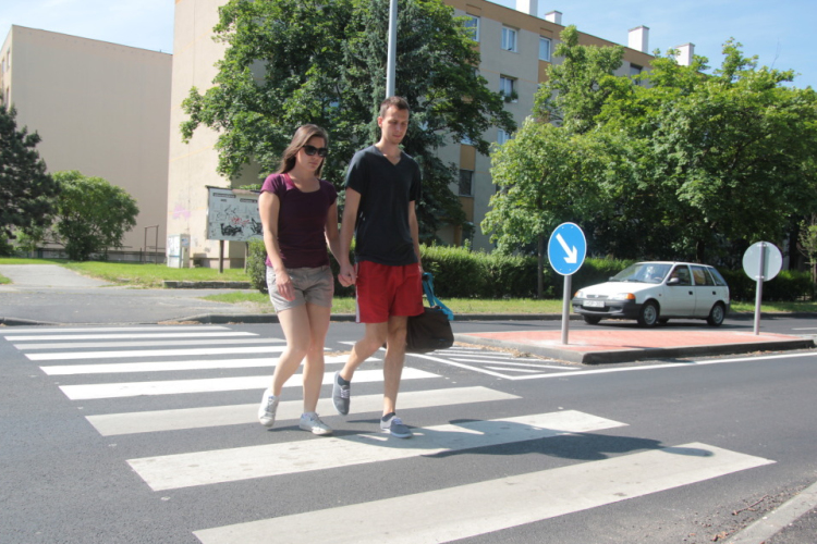 Biztonságos gyalogátkelők a városban