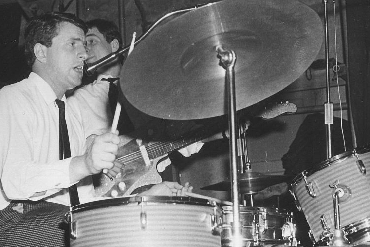 Elhunyt Körmendi János, az Illés zenekar egykori dobosa