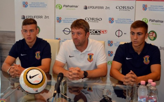 Egy évre kölcsönbe!