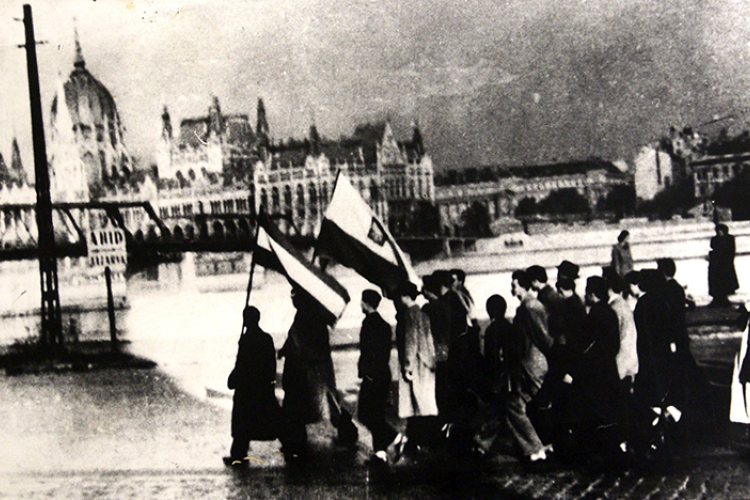 Lengyel-magyar két jóbarát...