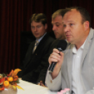 Sajtótájékoztató