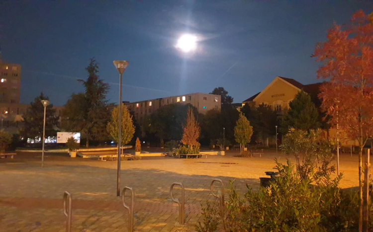 Hiányzik a közvilágítás a Városháza téren- FRISSÍTVE