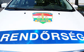 Veréssel és autója megrongálásával fenyegette