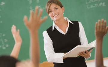 Emelt fizetés érkezett a pedagógusok bankszámlájára 