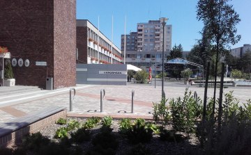  Csütörtökön, augusztus 11-én rendkívüli közgyűlés