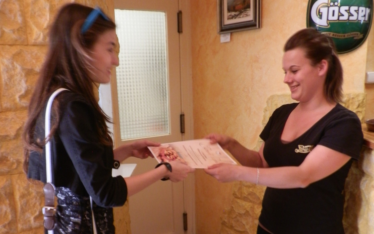 Keressük ! Ki tud róla?