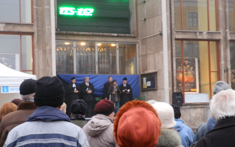 Imádkoztak a vasgyárért