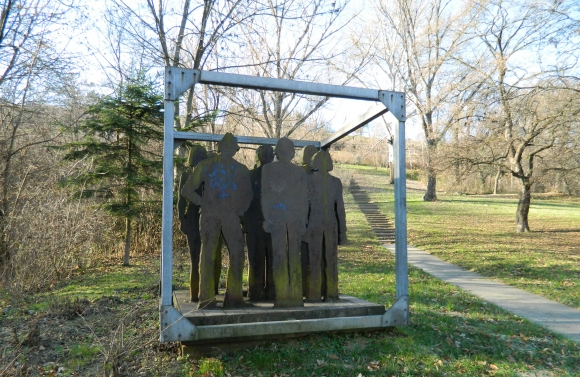 Víz és kolbász, papír és acél – a sokarcú Dunaújváros