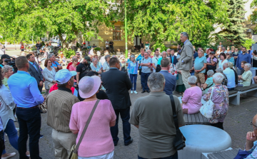 Lázár János: meg fogjuk építeni az M8-as autópályát és a V0-ás vasúti körgyűrűt