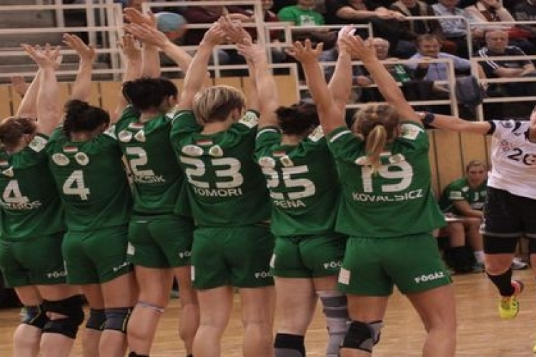 Bronzért játszanak a lányok