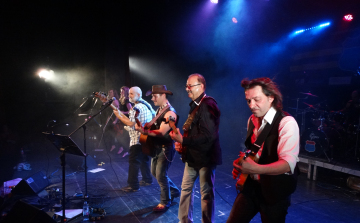 Gyuri, aki George lett ,és énekel…