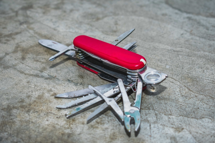 4 férfitípus, aki örül a svájci bicskának