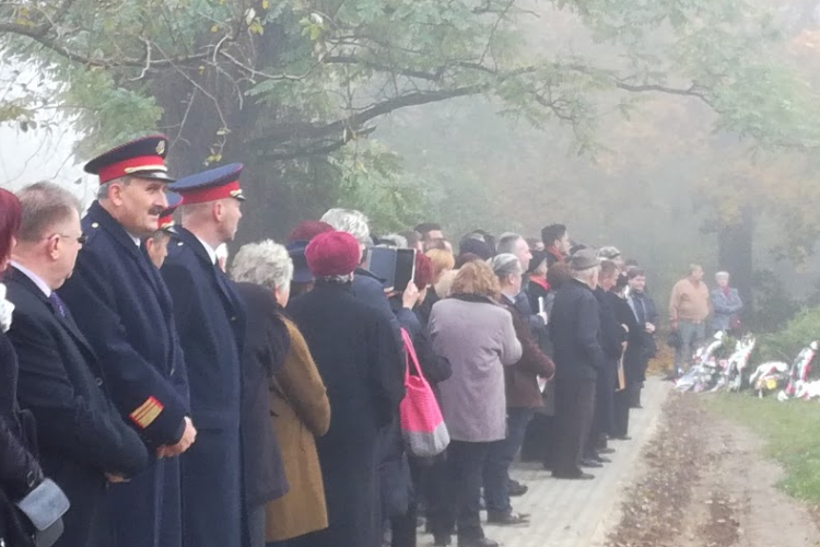 A MIÉP a Jobbik és az MSZP közös koszorúzásáról