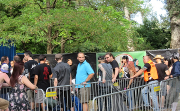 Galamblelkű rockerek hat napja