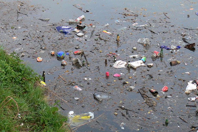 Két év alatt ér el az Északi-sarkvidékre a brit vizekbe kerülő műanyaghulladék