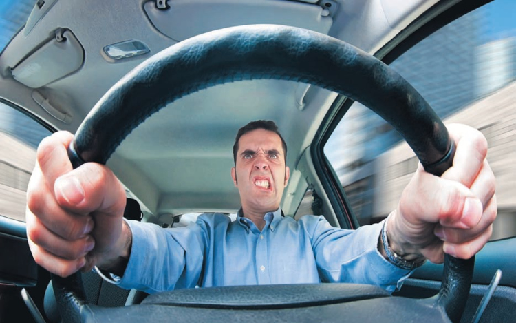 Bántalmazás az úton