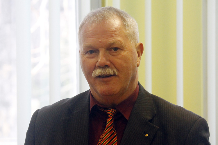 Nem csapta be maga mögött az ajtót 