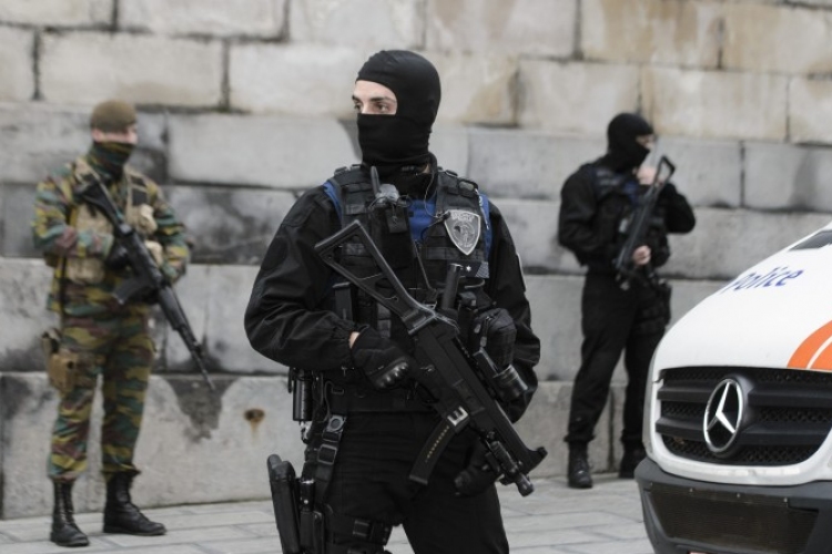 Három embert őrizetbe vettek Brüsszelben a Franciaországban meghiúsított terrortámadással kapcsolatban