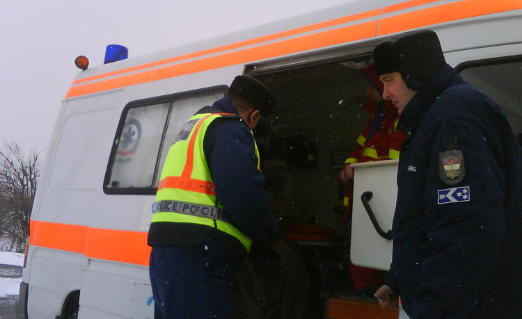 Szétrúgta a mentő térdét - pontosított