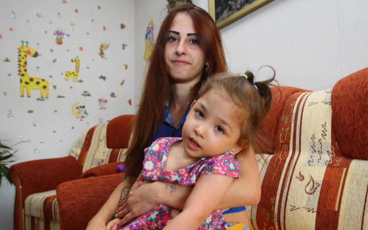 Összefogás már egy kislány életéért is: Kupakokat gyűjthetünk