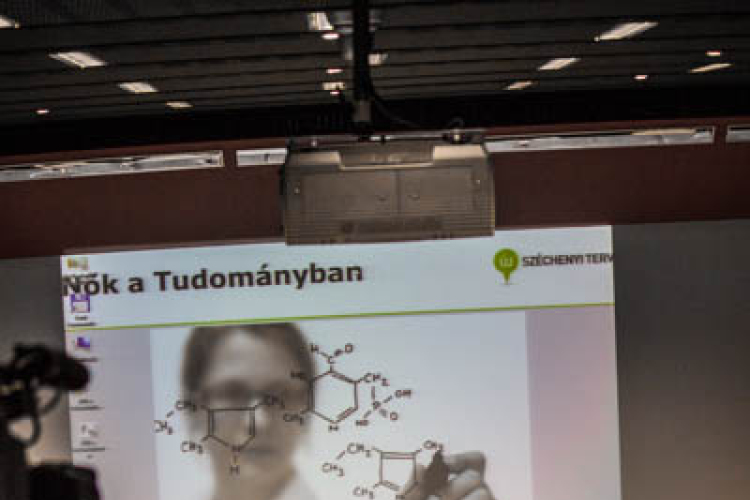 Nők és a tudomány a főiskolán - DSTV videóval