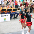 Mazsorettek és fúvós zene