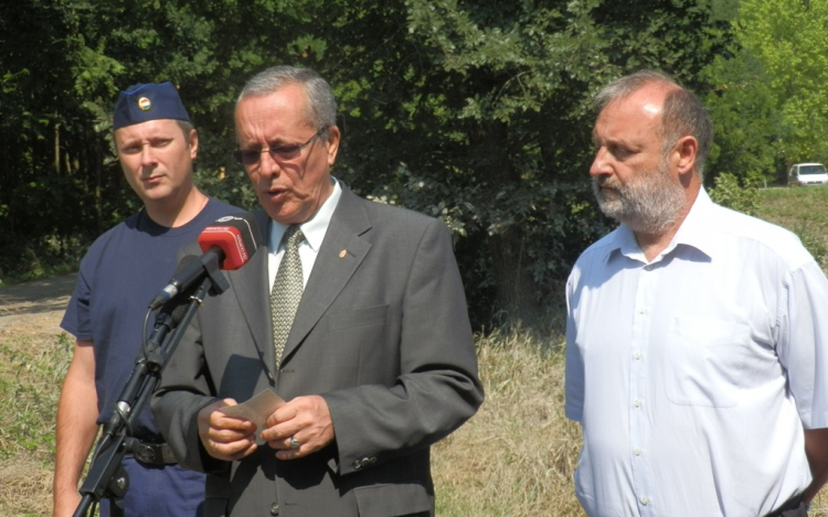 Példátlan összefogás jellemezte a Fejér megyei védekezést