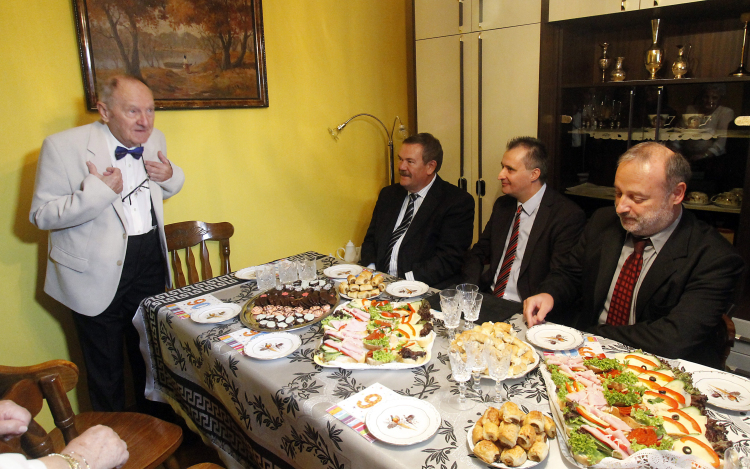 Dunaújváros díszpolgárát köszöntötték- DSTV videóval