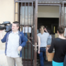 Együtt 2014 kampány-körút  a bejáratnál Gombossal