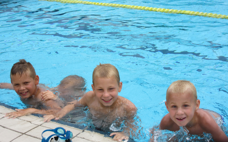 Nyár, víz zártan és szabadon