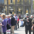 Együtt 2014 kampány-körút  a bejáratnál Gombossal