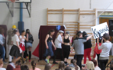 Bolondok és ballagók