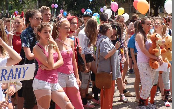 Bolondballagás- s itt a vakáció