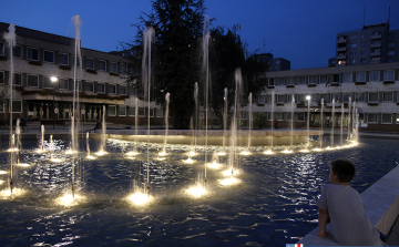 Esti hangulatában a főtér - videóval