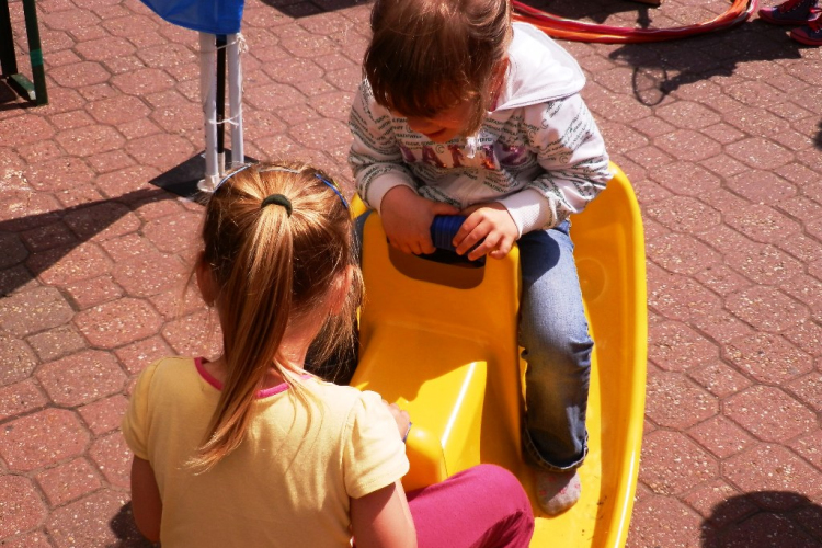 Májusi mulatság a Dózsa téren