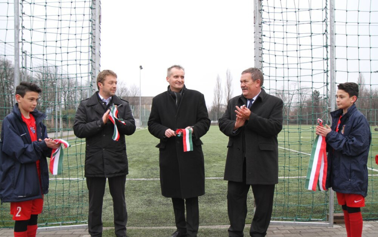 Vidámpark: kész a két műfüves pálya