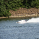 Motorcsónak két napon keresztül