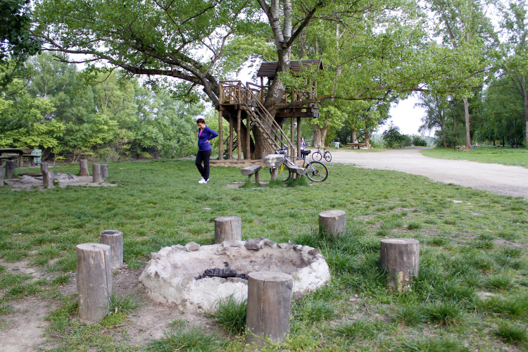 Játszótér a Dunaparton