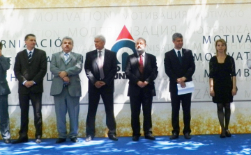 És jöhetnek a bugák