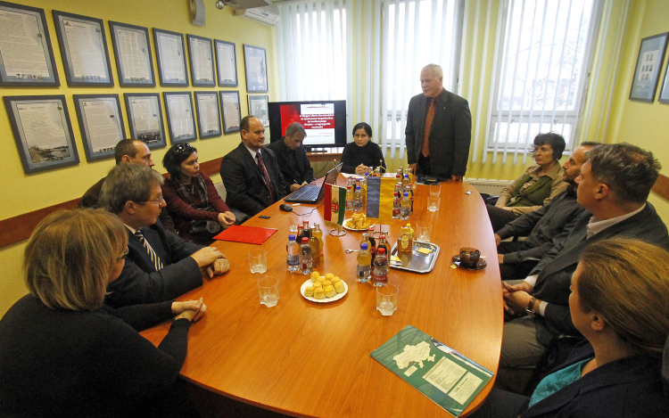 Nyitnának Ukrajna felé