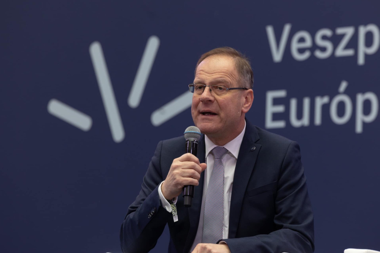 Navracsics Tibor: kulturális és területfejlesztési dimenziója is van a programsorozatnak