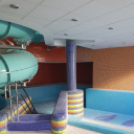 Miniszter az élményfürdőben