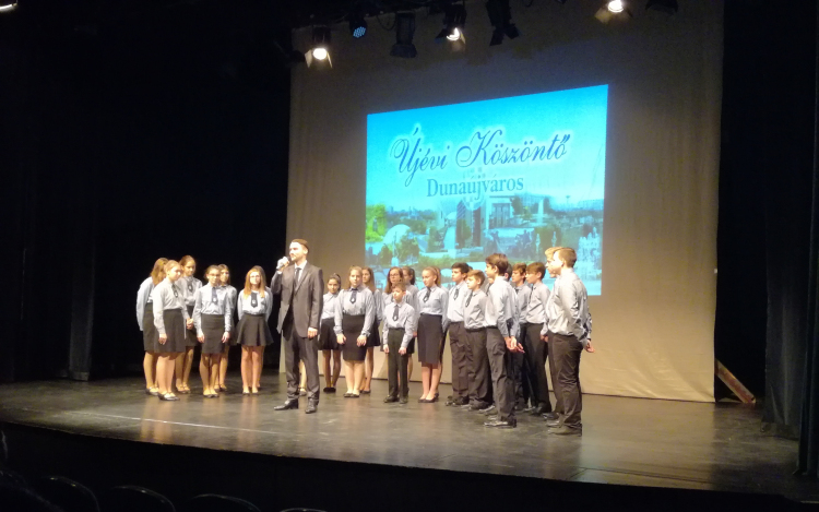 Új évi köszöntő - üzenetekkel