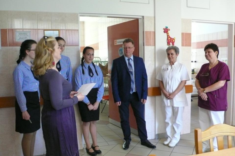 Infúziós pumpát énekeltek össze