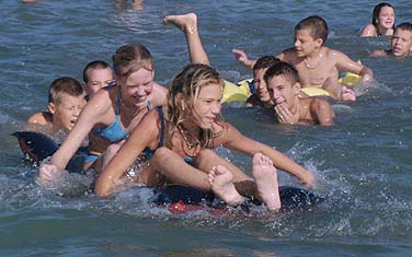 Legyenek biztonságban a vízben is!
