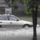 Esett, sőt zuhogott